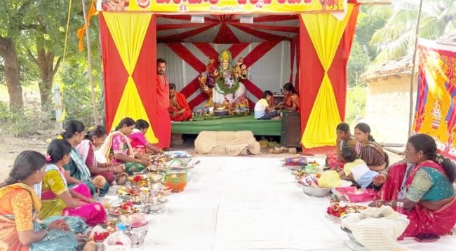నిజాయితీగూడెంలో నేత్రపర్వంగా శ్రీ దుర్గామాత కుంకుమ పూజలు