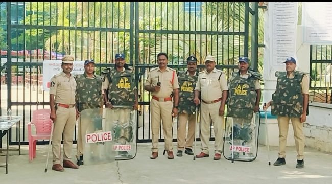 తాడిపత్రిలో ఆంక్షలు   - 144 సెక్షన్, పోలీస్ యాక్ట్ సెక్షన్ 30 అమలు…
