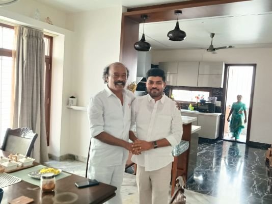మాజీ ఎమ్మెల్యే వై. విశ్వేశ్వరరెడ్డిని మర్యాదపూర్వకంగా కలిసిన మేయర్ అభ్యర్థి రమేష్ గౌడ్  అనంతపురం నగర రాజకీయాల్లో మేయర్ అభ్యర్థి భేటీకి ప్రాధాన్యం