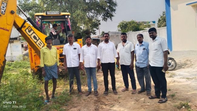 దేవుని పడకల్ గ్రామంలో పారిశుద్ధ్య పనులు చేపట్టిన సర్పంచ్   