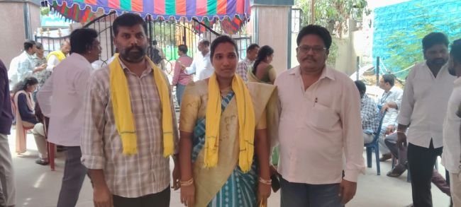  గుంతకల్లు మున్సిపల్ చైర్పర్సన్ కు నామినేషన్ వేసిన రాజేశ్వరి