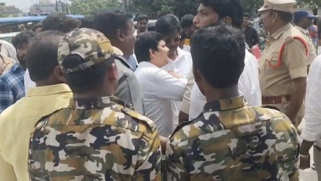 పోలీసు ప్రేక్షక పాత్ర  -ర‌క్ష‌ణ క‌ల్పించ‌క‌పోవ‌డం పోలీసుల వైఫ‌ల్యం -ఎంపీ డాక్ట‌ర్ మ‌ద్దిల గురుమూర్తి 