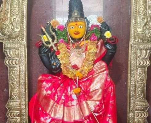 భ్రమరాంబిక అమ్మవారు.. మహాలక్ష్మి దేవి అవతారంలో దివ్యదర్శనం