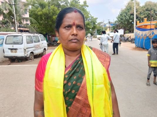 28 వార్డు హరిజన లక్ష్మీ తెలుగుదేశం పార్టీ అభ్యర్థి రాయదుర్గం