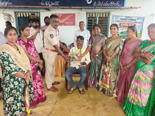 గ్రామపంచాయతీ సిబ్బందికి నూతన దుస్తులు పంపిణీ