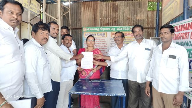 బస్సు సౌకర్యం కల్పించండి....