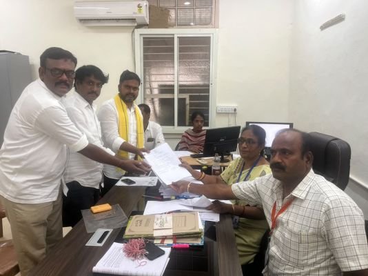 39వ డివిజన్‌లో టీడీపీ అభ్యర్థిగా సాకే జయప్ప నామినేషన్ దాఖలు!