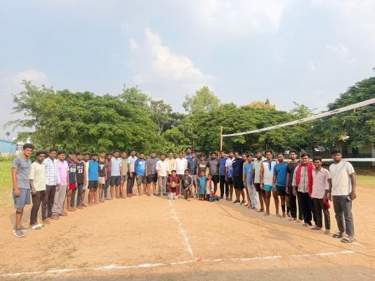 కొత్తూరు లో వాలీబాల్ పోటీలు ప్రారంభం 