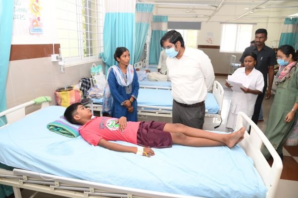 మెరుగైన వైద్య సేవలు అందించాలి - జిల్లా కలెక్టర్ కుమార్ దీపక్ 