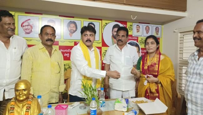  జంగారెడ్డిగూడెం మున్సిపల్ చైర్మన్ అభ్యర్థిగా రొంగలా అనూష - కూటమి తరపున టీడీపీ నుంచి ప్రకటించిన అధిష్టానం
