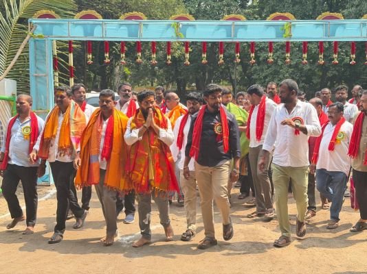 దుర్గామాత ఆశీస్సులతో గని కార్మికులు, ప్రజలు సుఖసంతోషాలతో ఉండాలి: మేయర్‌ దర్ని మధుకర్‌
