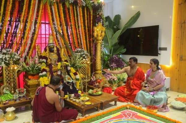 ప్రజల సుఖసంతోషాలు, రైతుల సుభిక్షం కోసం లక్ష పుష్పార్చన.