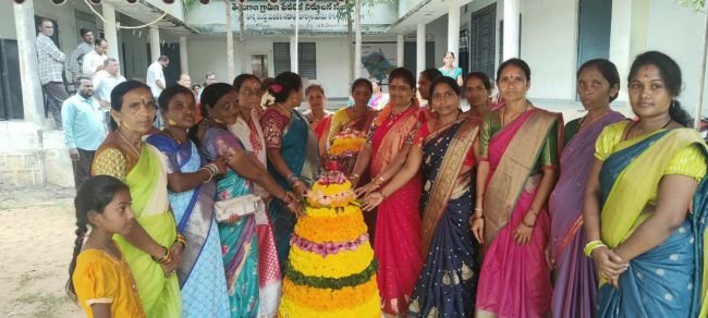 మండల సమాఖ్య ఆద్వర్యంలో బతుకమ్మ సంబరాలు