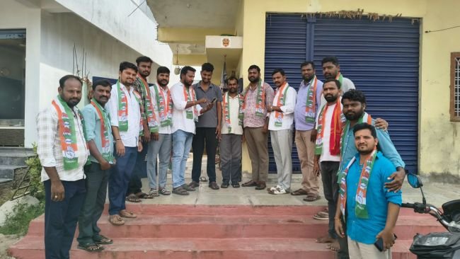పట్టభద్రుల ఓటు నమోదుకు కాంగ్రెస్ గడపగడపకు ప్రచారం