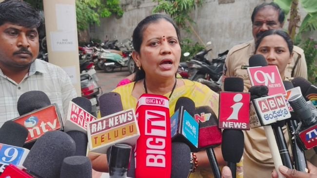 జగ్గయ్యపేట మున్సిపల్ పిఠానికి టీడీపీ రెబల్ అభ్యర్థి నామినేషన్!!
