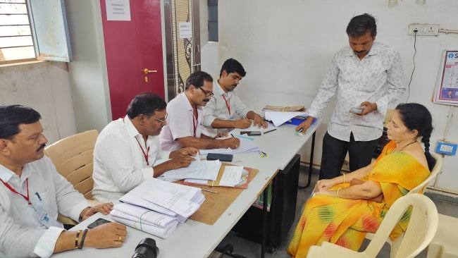 రెండో రోజు కొనసాగిన మున్సిపల్ ఎన్నికల నామినేషన్ ప్రక్రియ 
