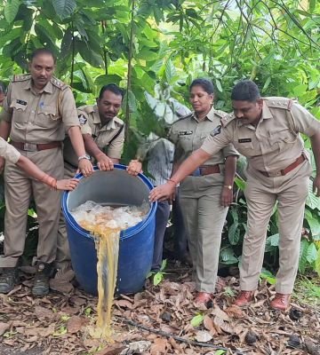 హెడ్డింగ్;మద్యం విక్రయాలు ప్రభుత్వ నిబంధనలు ప్రకారం జరపాలి .  చింతలపూడి ఎక్సైజ్ సి ఐ   పి అశోక్.