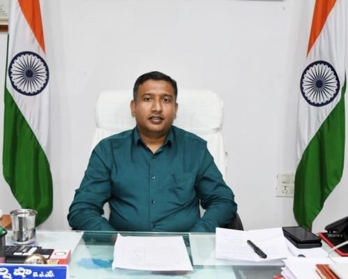 పశువుల నీటి తొట్టెలు, కమ్యూనిటీ ఇంకుడు గుంతల నిర్మాణానికి తక్షణ చర్యలు చేపట్టాలి - జిల్లా కలెక్టర్ రాజర్షి షా
