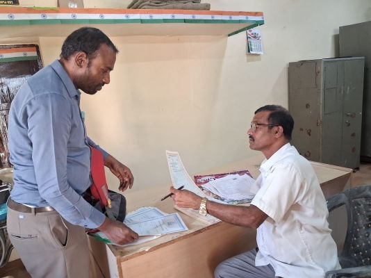 ఓటు నమోదుతో పట్టభద్రుల గొంతుకకు బలం:డా రమేష్ యాదవ్ 