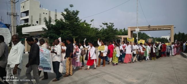 నాగర్ కర్నూల్ లో 5రోజుకు చేరిన ఎన్ హెచ్ ఎం ఉద్యోగుల నిరవధిక సమ్మె -కొల్లాపూర్ ఎక్స్‌ రోడ్‌లో భిక్షాటన ర్యాలీతో వినూత్న నిరసన