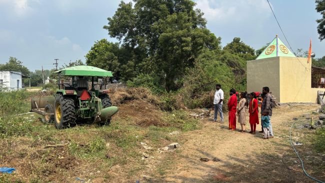 ప్రజా సమస్యలపై కార్పొరేటర్‌ తక్షణ స్పందన - గుంతలకు తాత్కాలిక మరమ్మతులు