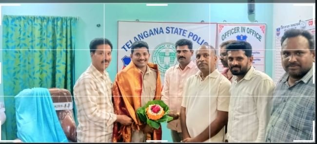 ఎస్హెచ్ఓ సాయి కిషోర్ రెడ్డిని మర్యాదపూర్వకంగా కలిసిన ఆలా సత్తిబాబు*
