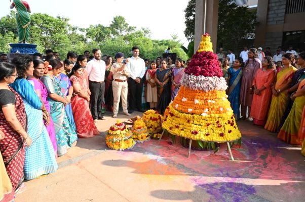 పూలనే దేవతగా పూజించే పండుగ బతుకమ్మ: కలెక్టర్ దీపక్ తివారి