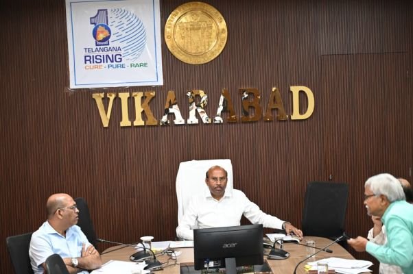 ఎస్‌ఐఆర్‌ పెండింగ్‌ దరఖాస్తులను త్వరితగతిన పరిష్కరించాలి:జిల్లా అదనపు కలెక్టర్ వెంకటాచారి