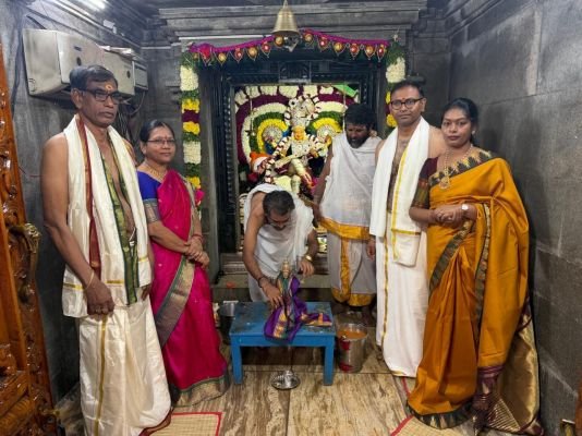 నాగర్ కర్నూలు సరస్వతి  దేవి అలంకరణలో వాసవి మాత