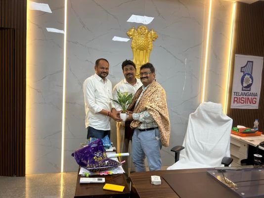  నూతన అడిషనల్ కలెక్టర్ ను మర్యాదపూర్వకంగా కలిసిన కాంగ్రెస్ నాయకులు