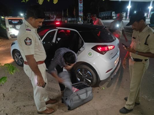రామలకోట రోడ్డులో పోలీసుల విస్తృత తనిఖీలు డ్రంక్ అండ్ డ్రైవ్, వాహన తనిఖీలు..