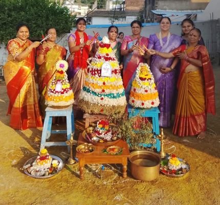 జై భారత్ రోడ్ లో సద్దుల బతుకమ్మ సంబరాలు 