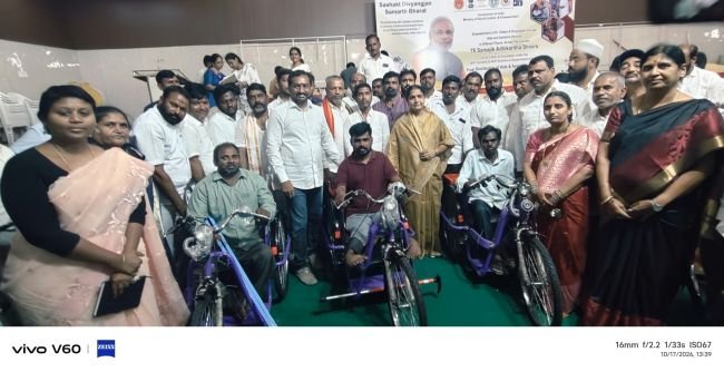 దివ్యాంగులకు అండగా మోడీ సర్కార్.  *ఎంపీ రఘునందన్ రావు.  *దివ్యాంగులకు పరికరాల పంపిణీ 