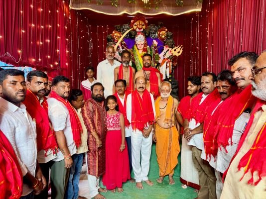 *నవరాత్రి ఉత్సవాల్లో పాల్గొన్న ఎమ్మెల్యే చింతా ప్రభాకర్.. దుర్గాభవాని అమ్మవారికి ప్రత్యేక పూజలు*
