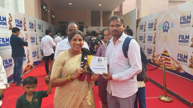 టాప్- 40 లో  హైడ్రా బతుకమ్మ-అవార్డు అందుకున్న రాగం సాంబశివరావు
