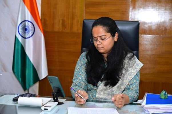ఇందిరమ్మ ఇండ్ల లక్ష్యాన్ని సాధించాలి  --జిల్లా కలెక్టర్ ప్రతిమా సింగ్