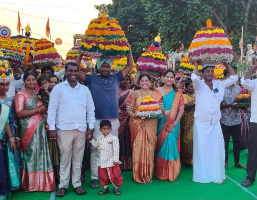 బుసారెడ్డిపల్లిలో ఘనంగా బతుకమ్మ సంబరాలు 