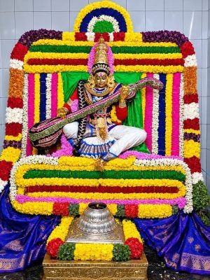  సరస్వతి దేవి   అలంకారంలో చాముండేశ్వరి దేవి 