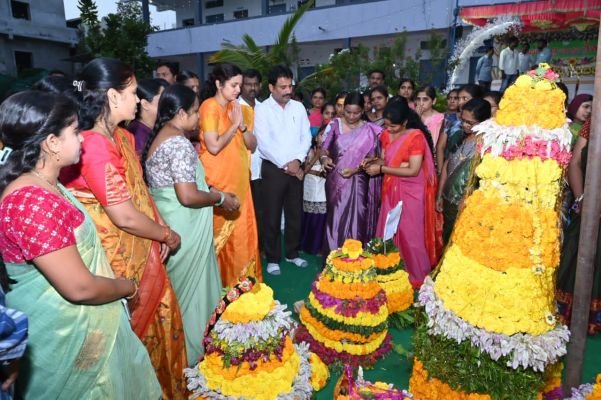 నారాయణపేట కలెక్టరేట్‌లో అంబరాన్నంటిన బతుకమ్మ సంబరాలు