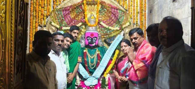 శ్రీ నల్ల పోచమ్మ అమ్మవారిని దర్శించుకున్న ఎమ్మెల్యే దంపతులు పట్లోళ్ల అనుపమ సంజీవరెడ్డి