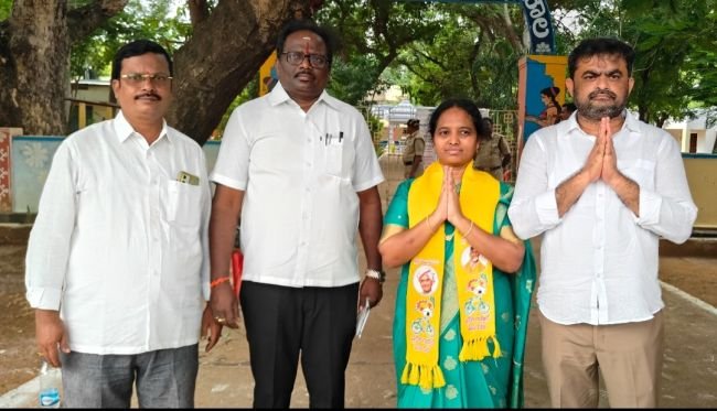 టీడీపీ చైర్‌పర్సన్‌ అభ్యర్థిగా షేక్‌ షాకీరా నామినేషన్‌ దాఖలు
