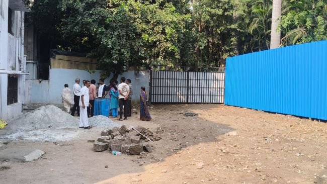 వాణి పాఠశాల ఆటస్థలంపై కబ్జా ఆరోపణలు!  జీహెచ్‌ఎంసీ కాంట్రాక్టర్‌ సురేందర్‌ సింగ్‌పై తీవ్ర ఆరోపణలు.. అధికారులు ఏం చేస్తున్నారు?