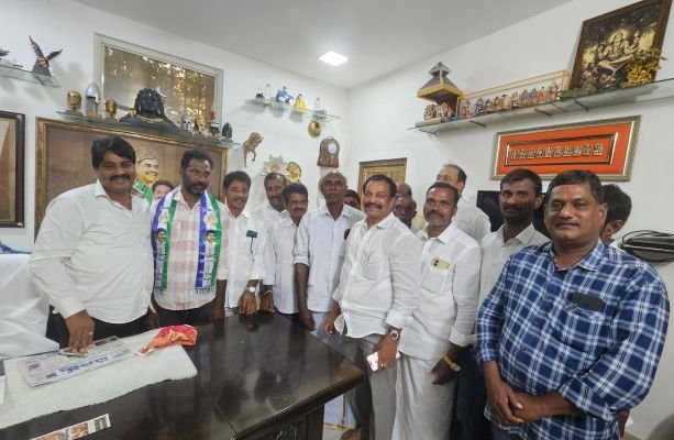 రేణిగుంటలో వైసీపీలోకి టీడీపీ సీనియర్ నాయకుడు