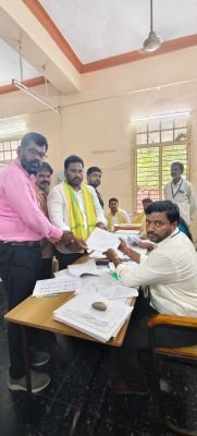 35వ డివిజన్ టీడీపీ అభ్యర్థిగా బంగి నాగ నామినేషన్ దాఖలు!  అనంతపురం నగరపాలక సంస్థ ఎన్నికల బరిలో టీడీపీ అభ్యర్థి