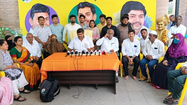 మృతి చెందిన కార్యకర్త కుటుంబానికి కార్పొరేటర్ టికెట్