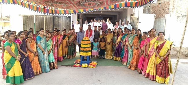 మున్సిపల్ కార్యాలయంలో బతుకమ్మ వేడుకలు 