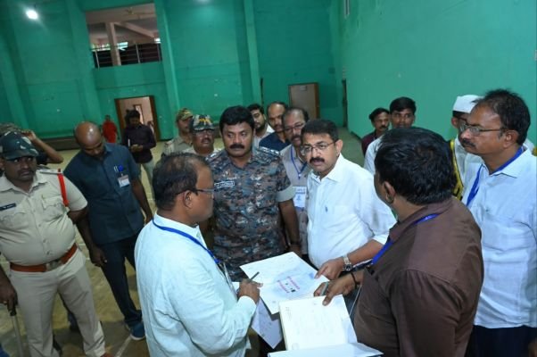 ​ప్రణాళికాబద్ధంగా డిస్ట్రిబ్యూషన్ సెంటర్ ఏర్పాటు...