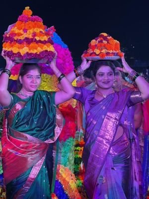 తెలంగాణ సంస్కృతి, సంప్రదాయాల వైభవమే బతుకమ్మ పండుగ: మాజీ జెడ్పీ చైర్మన్ పట్నం సునీత రెడ్డి