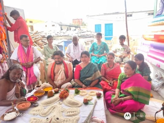 కుల్కచర్లలో వైభవంగా ప్రారంభమైన శ్రీశ్రీశ్రీ పోచమ్మ తల్లి దేవాలయం ధ్వజ స్థంభం ప్రతిష్టాపన ఉత్సవాలు