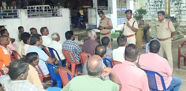 చినబాడంలో ఎన్నికల భద్రతపై పోలీసుల అవగాహన సదస్సు.